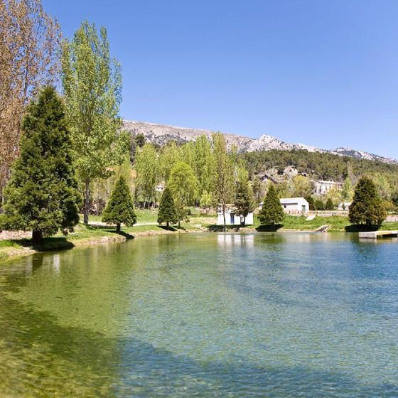 Lago de la piscifactoría Las Fuentes - Sabor Granada