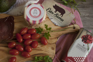 Productos para hacer el tartar de tomate y aguacate - Sabor Granada