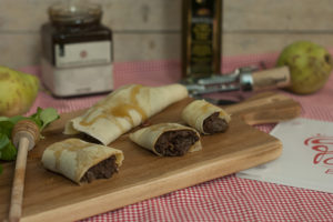 Crepes de morcilla con pera y miel para emplatar - Sabor Granada