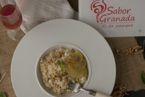 Receta para hacer Risotto de manzana y requesón con nueces - Sabor Granada