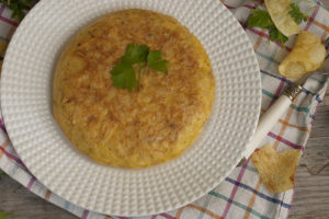 Cómo hacer tortilla de patatas chips - Sabor Granada