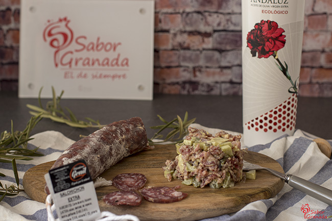 Receta para hacer tartar de salchichón - Sabor Granada