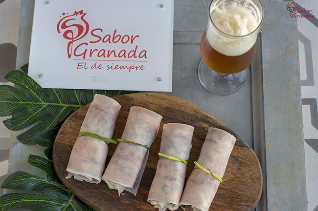 Rollitos de jamón cocido con queso azul y chutney de calabacín - Sabor Granada