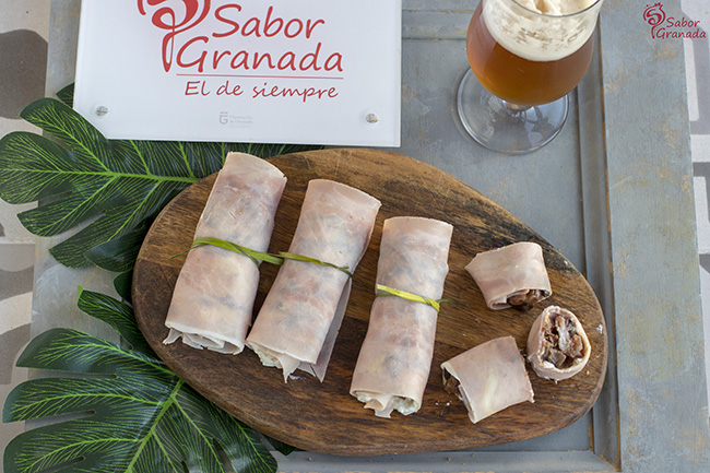 Receta para hacer rollitos de jamón cocido con queso azul y chutney de calabacín - Sabor Granada
