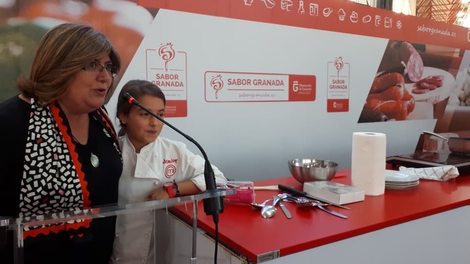 Stand de Sabor Granada en FERMASA con la ganadora de Masterchef Junior 5, la granadina Esther Requena