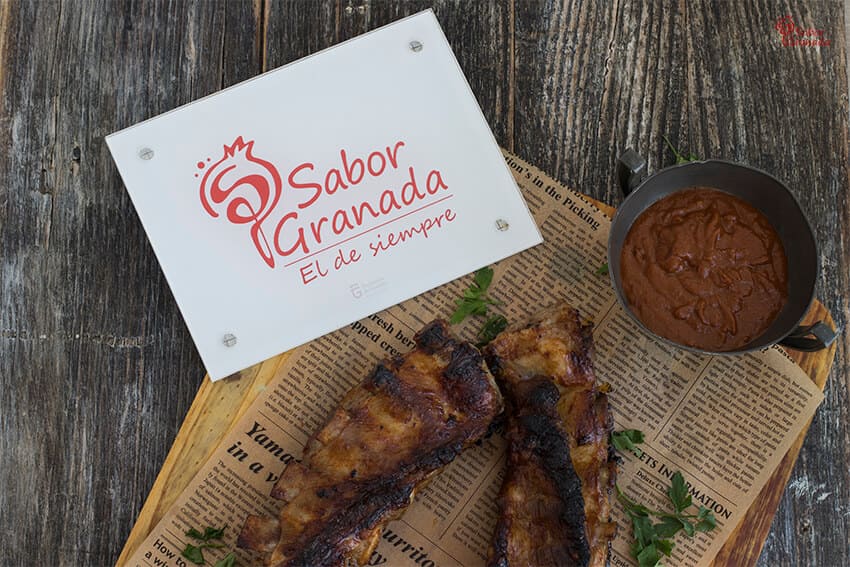 Receta para hacer costillas de cerdo San Pascual con salsa barbacoa - Sabor Granada