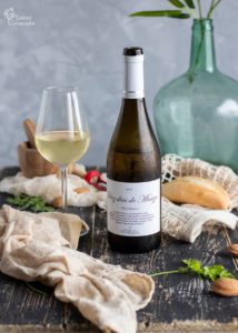 Vino blanco Diez días de Marzo de Bodegas Vilaplana para la elaboración de la receta de merluza con salsa de almendras - Sabor Granada