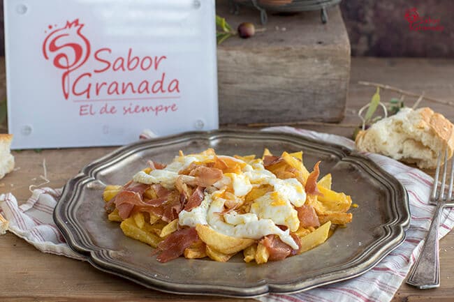 Receta para hacer Huevos camperos con patatas y jamón de la Alpujarra - Sabor Granada