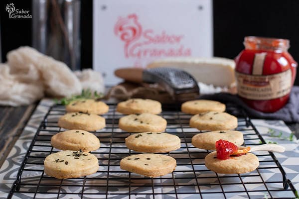 Receta de galletas de queso de cabra y orégano - Sabor Granada