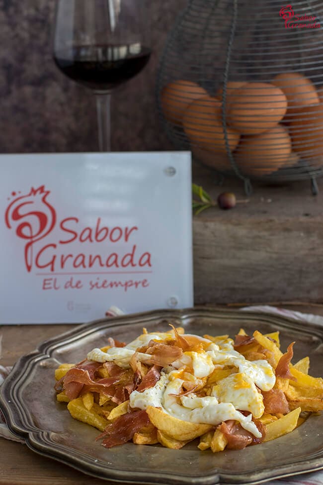 Cómo hacer Huevos camperos con patatas y jamón de la Alpujarra - Sabor Granada