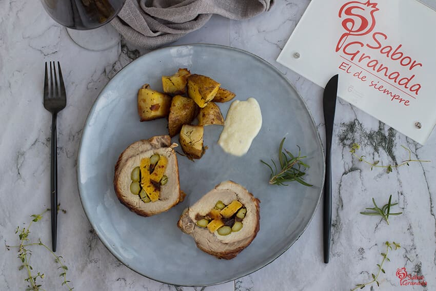 Receta de lomo relleno con patatas a las finas hierbas y salsa de jalapeño - Sabor Granada