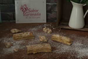 Cómo hacer Milhojas de crema de turrón de la Alpujarra con reducción de Ron Pálido - Sabor Granada