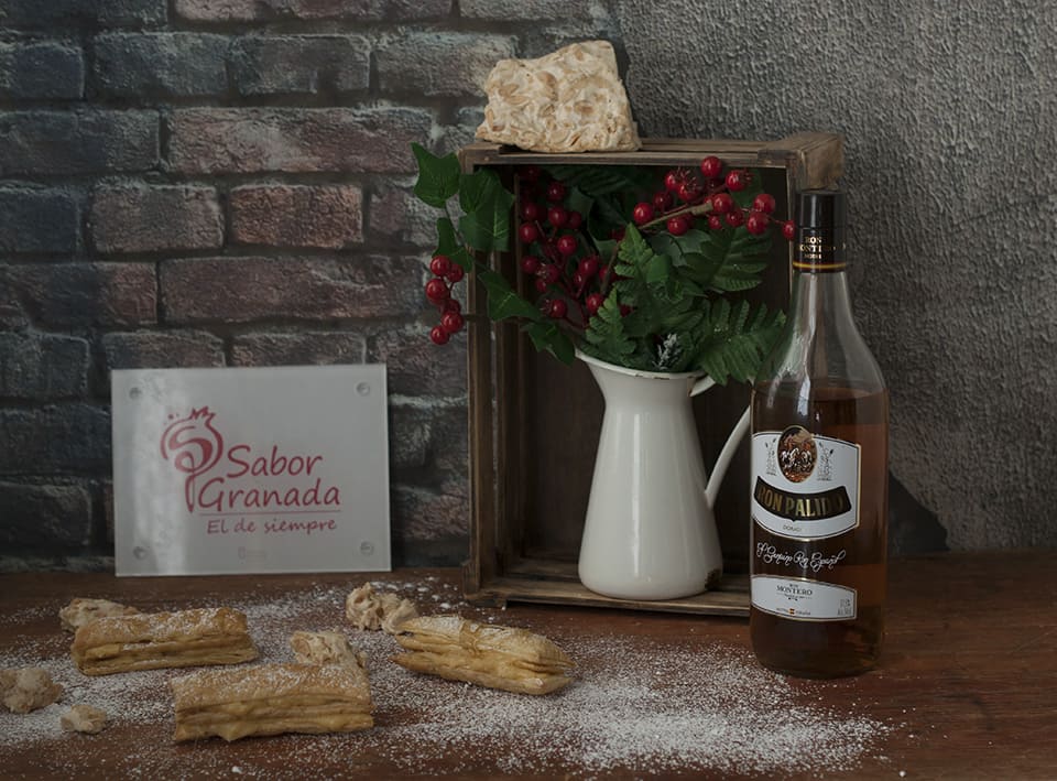 Receta para hacer Milhojas de crema de turrón de la Alpujarra con reducción de Ron Pálido - Sabor Granada