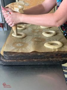 Elaboración de productos en la panadería manolín - Sabor Granada