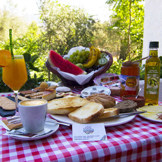 Desayuno en el Restaurante Hotel Puerta Nazarí - Sabor Granada