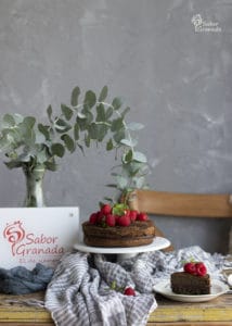 Presentación del pastel de chocolate sin azúcar - Sabor Granada