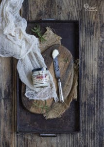 Crema de queso con vodka de la Venta del Chaleco para el relleno de esta receta de pan al horno - Sabor Granada