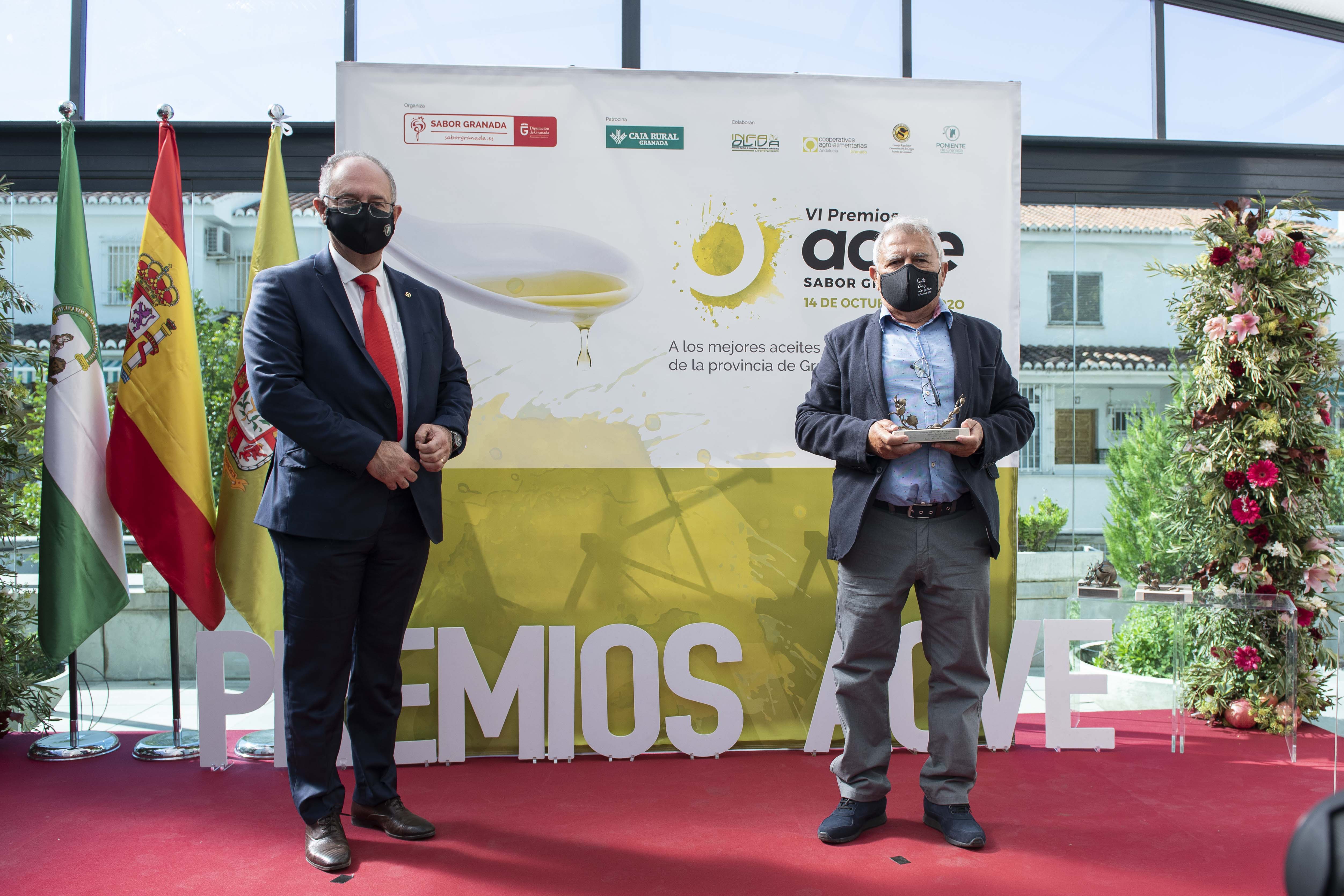 Uno de los ganadores de los Premios AOVE Sabor Granada 2020 recoge el galardón