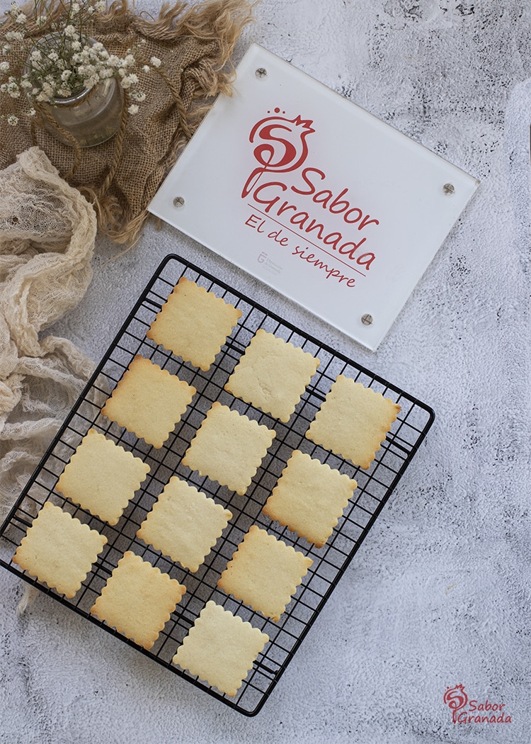 Galletas de mantequilla recién salidas del horno - Sabor Granada