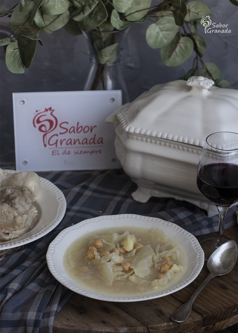 Presentación del plato de puchero de coles - Sabor Granada