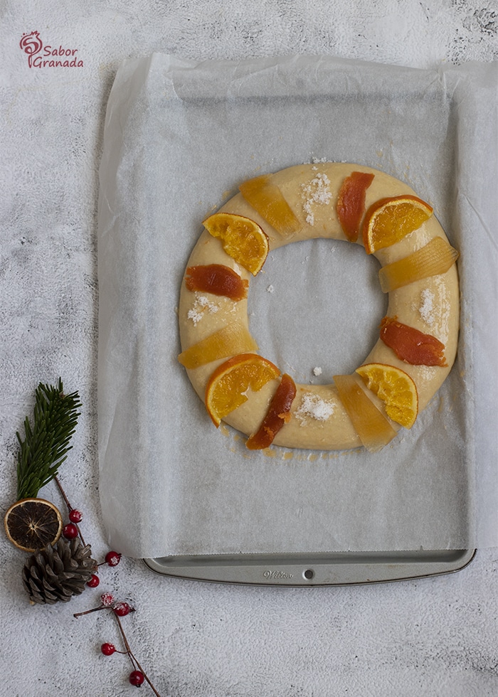 Elaboración de roscón de reyes en proceso - Sabor Granada