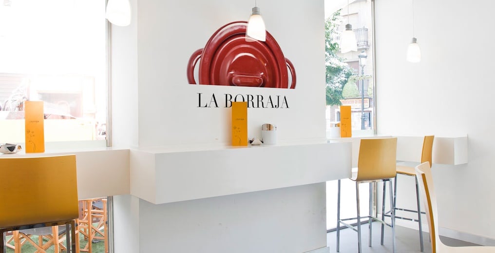 Logo La Borraja en pared del restaurante - Sabor Granada