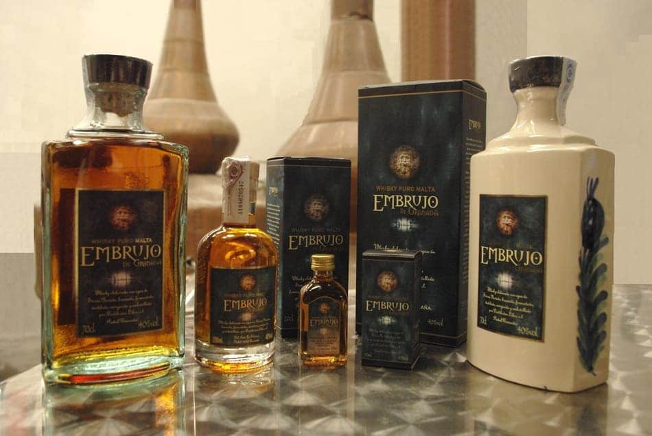 Variedad de botellas de Whisky Embrujo de Destilerías Líber - Sabor Granada