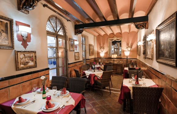 Salón del Restaurante Pilar del Toro - Sabor Granada