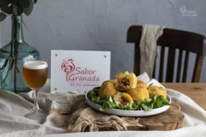 Receta para hacer bombas picantes de patatas - Sabor Granada