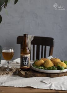 Cervezas Portolobo para acompañar las bombas picantes de patatas - Sabor Granada
