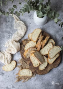 Pan cortado para hacer las torrijas tradicionales - Sabor Granada