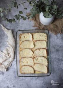 Pan para hacer las torrijas tradicionales empapado en huevo - Sabor Granada