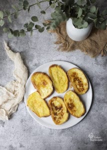 Pan frito antes de mezclar con azúcar y canela y terminar las torrijas tradicionales - Sabor Granada