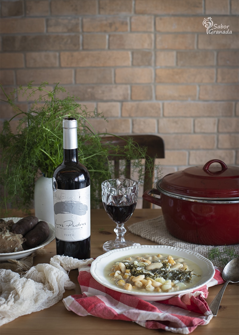 Vino tinto Los Pedros de Bodegas Carayol & Castellar para acompañar el puchero de hinojos - Sabor Granada