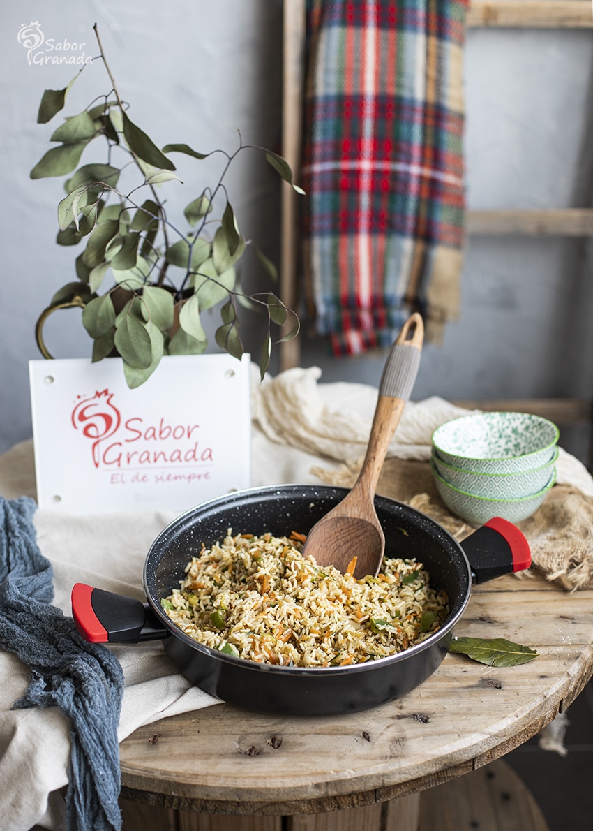 Ensalada de arroz integral con verduras - Sabor Granada