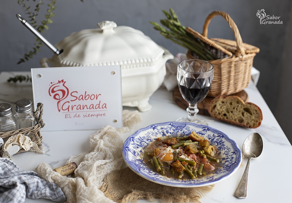 Receta para hacer sopa de espárragos verdes de Huétor Tajar - Sabor Granada