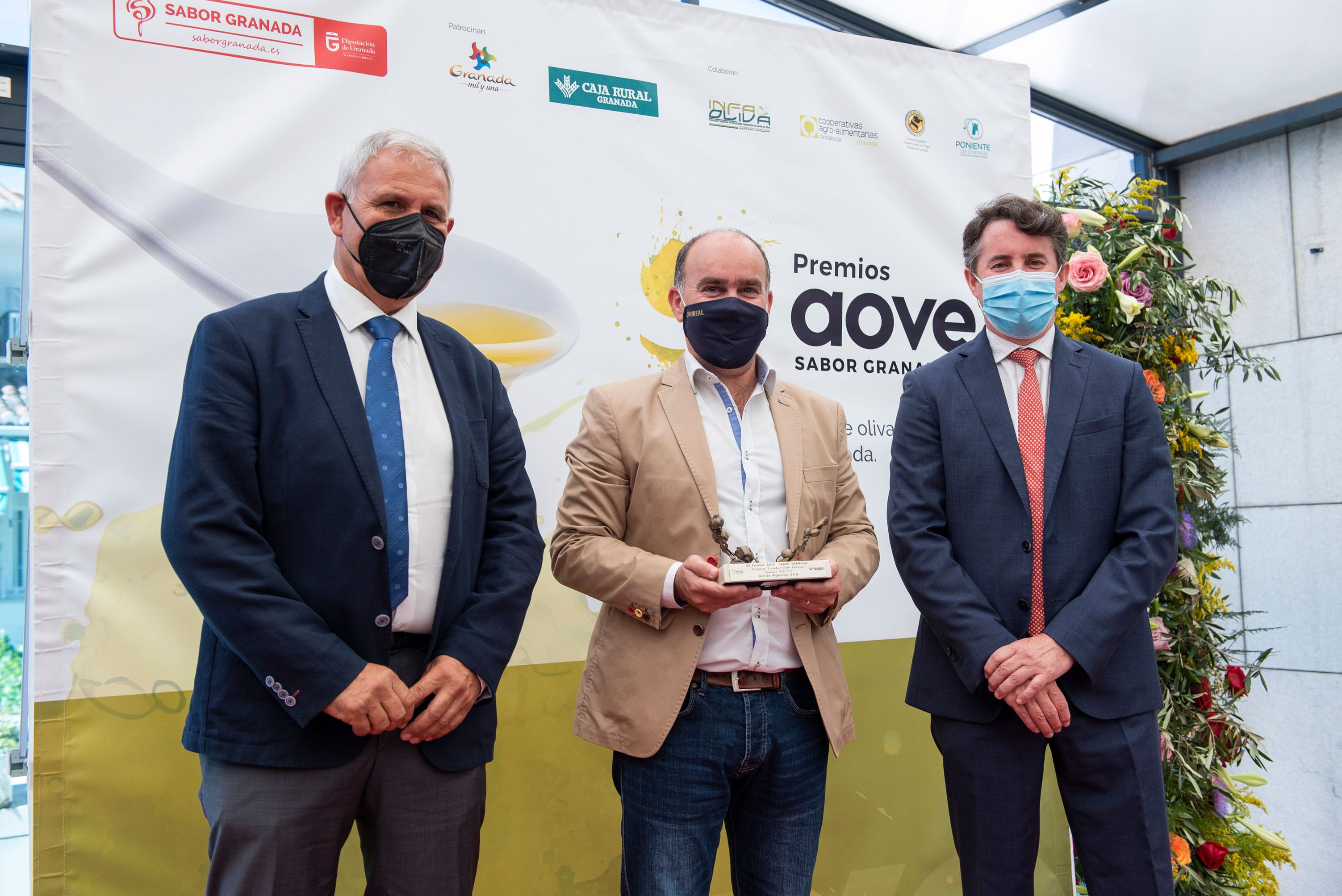 Aceites Algarinejo recoge su premio en la categoría Convencional Frutados Verde Intensos de la Séptima Edición de los Premios AOVE Sabor Granada