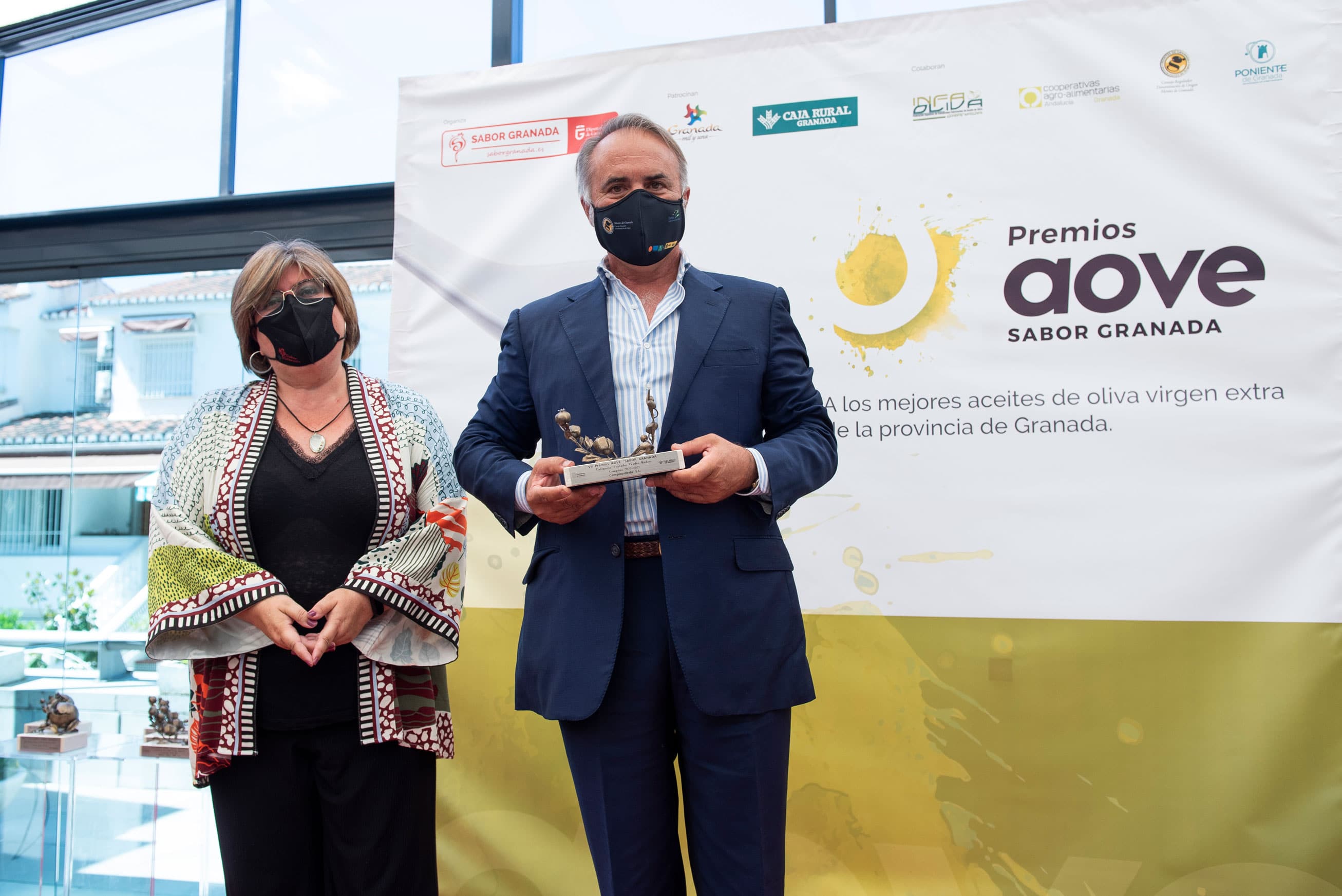 Aceites Campopineda recoge su premio en la categoría Convencional Frutados Verde Medios de la Séptima Edición de los Premios AOVE Sabor Granada