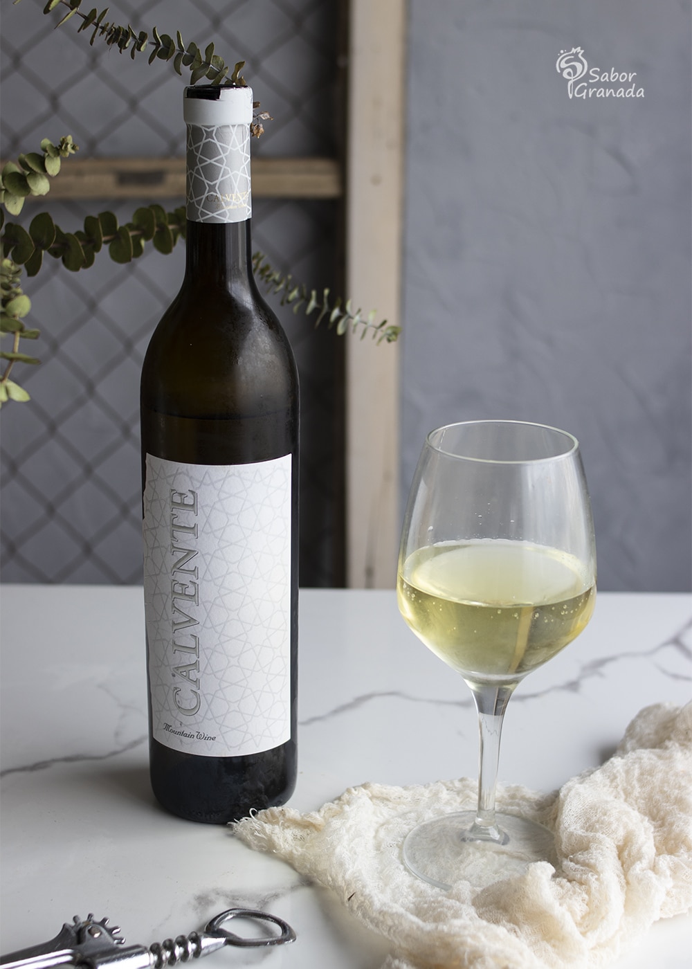 Vino blanco seco Calvente de Bodegas Calvente para maridar espaguetis con langostinos y tomates secos - Sabor Granada