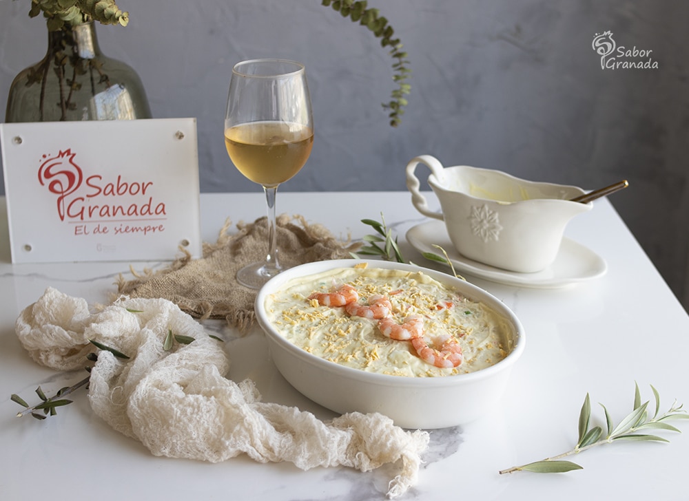 Receta para hacer ensaladilla de langostinos - Sabor Granada