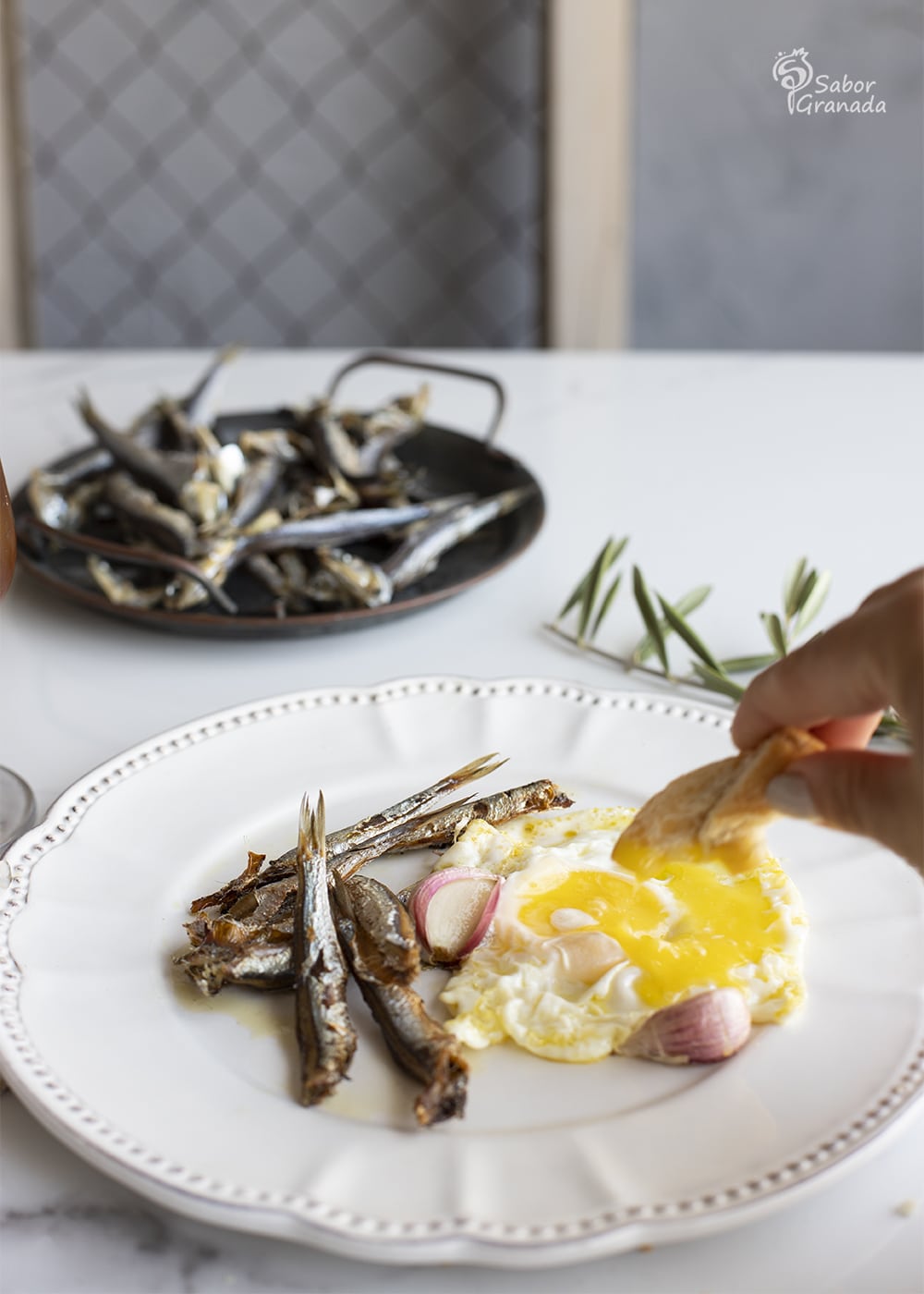 Espichás con huevos fritos - Sabor Granada