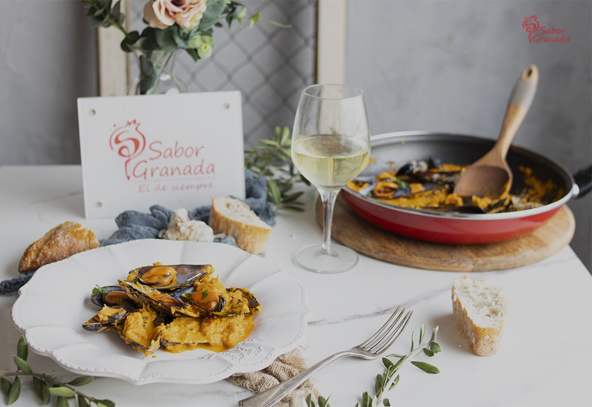 Receta para hacer mejillones al ron - Sabor Granada