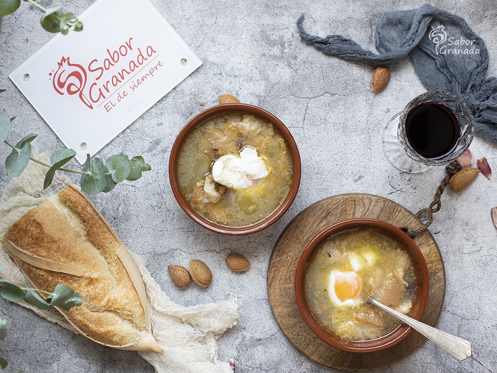 Receta para hacer sopa de ajos - Sabor Granada