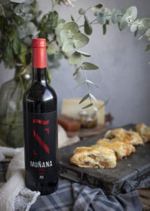 Muñana Rojo de Bodegas Muñana para maridar la trenza de hojaldre rellena - Sabor Granada